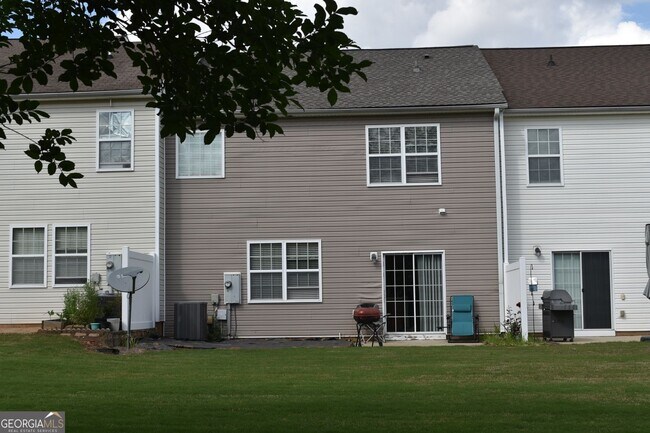 Building Photo - 556 Windstone Trail