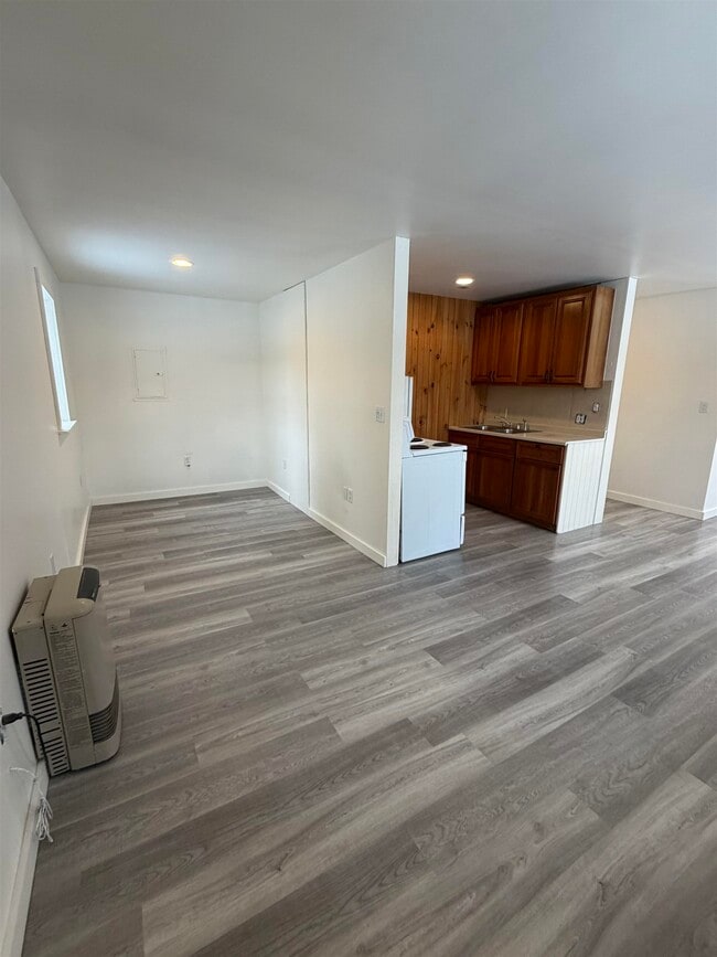 Building Photo - 722 VT-30