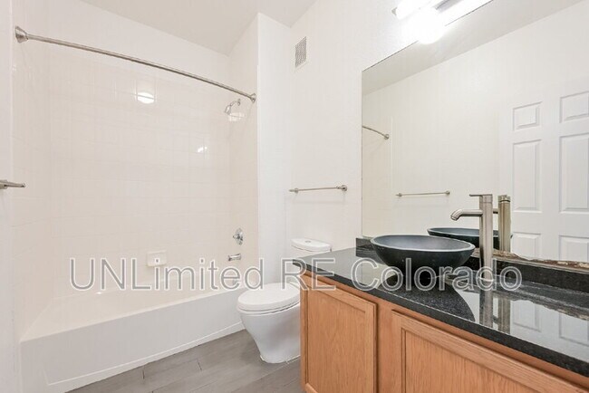 Building Photo - 15700 E Jamison Dr