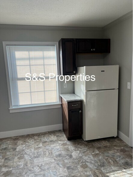 Building Photo - 5326 W 11th Pl