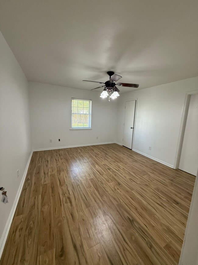 Building Photo - 908 Highland Dr