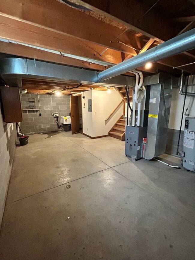 Building Photo - Three bedroom duplex