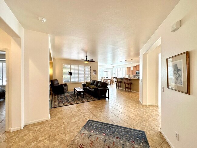 Building Photo - Long Term Fully Furnished 2 Bedroom with D...