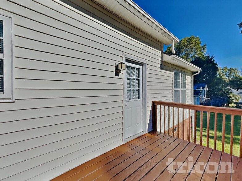 Building Photo - 112 Glengariff Ln