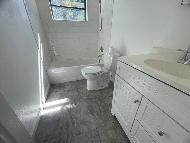 Building Photo - 525 E Helen Ave