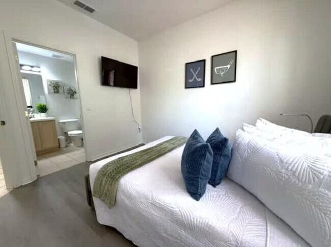 Building Photo - 1518 Gulfview Dr