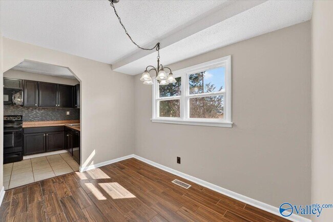 Building Photo - 372 Clutts Rd