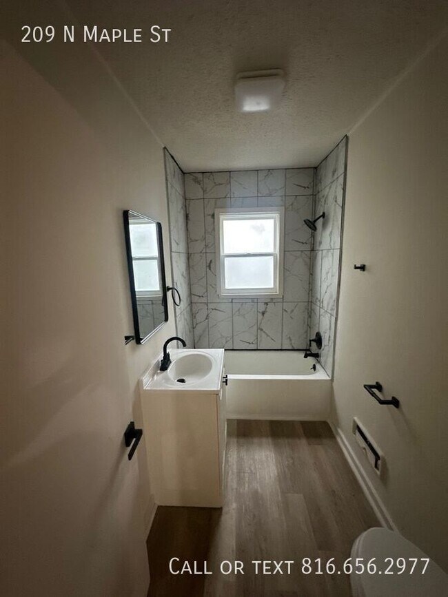 Building Photo - 209 N Maple Ave