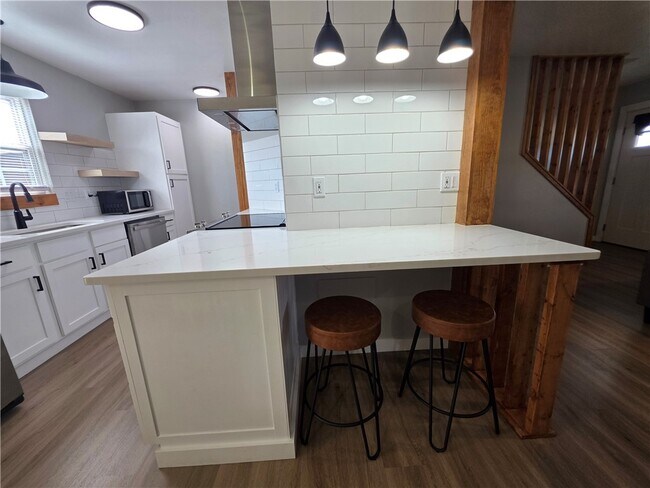 Building Photo - 2402 SE Jayel Terrace