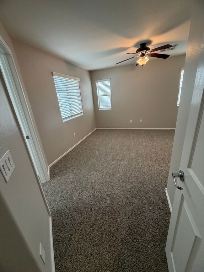 Building Photo - Community pool and a low maintenance yard