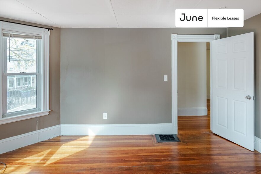 Building Photo - 28 Charnwood Rd