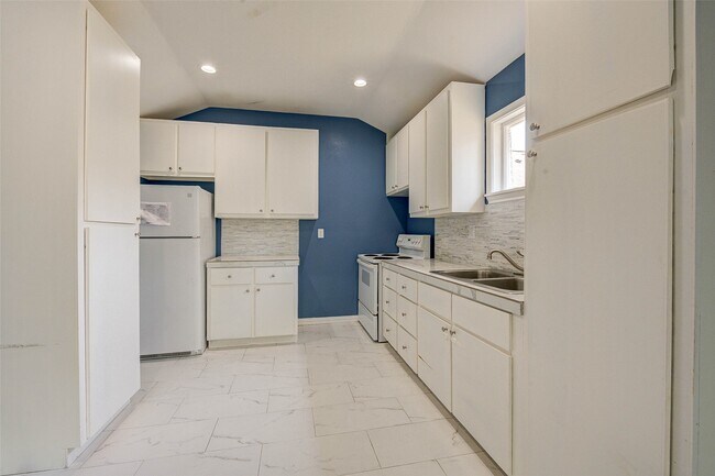 Building Photo - 8709 Knox St