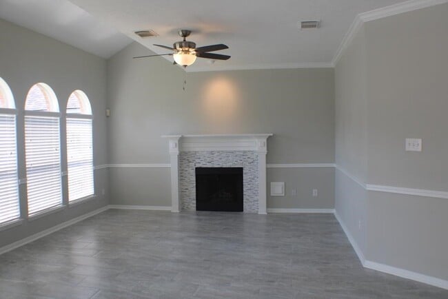 Building Photo - 2411 Rose Hollow Dr