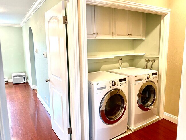 Building Photo - 5104 Westmont Ave