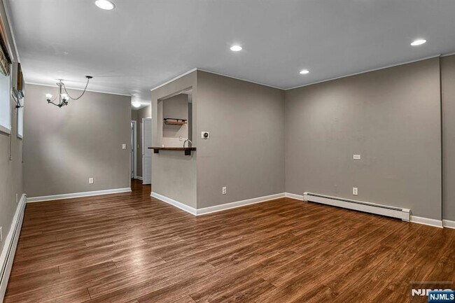 Building Photo - 31 Home Pl