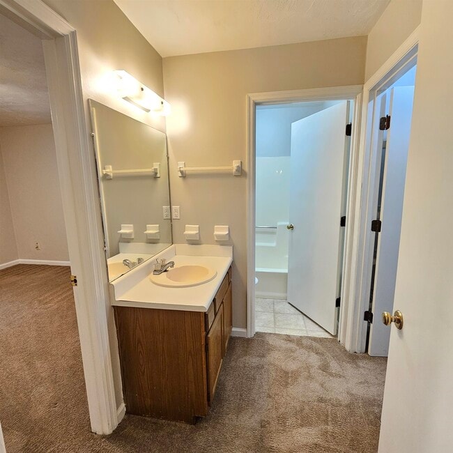 Building Photo - 2927 Woodrich Dr