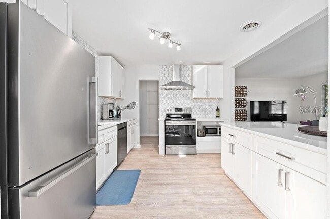Building Photo - 2676 Martin St