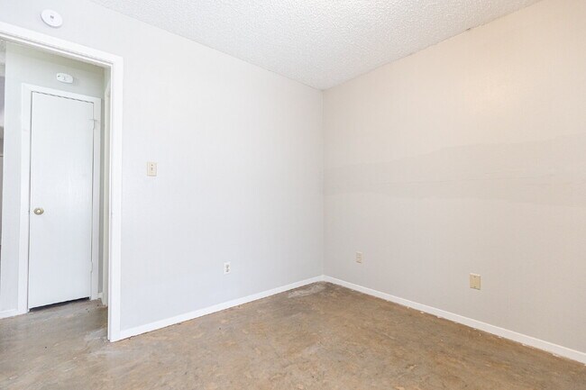 Building Photo - 6201 Berkett Cove