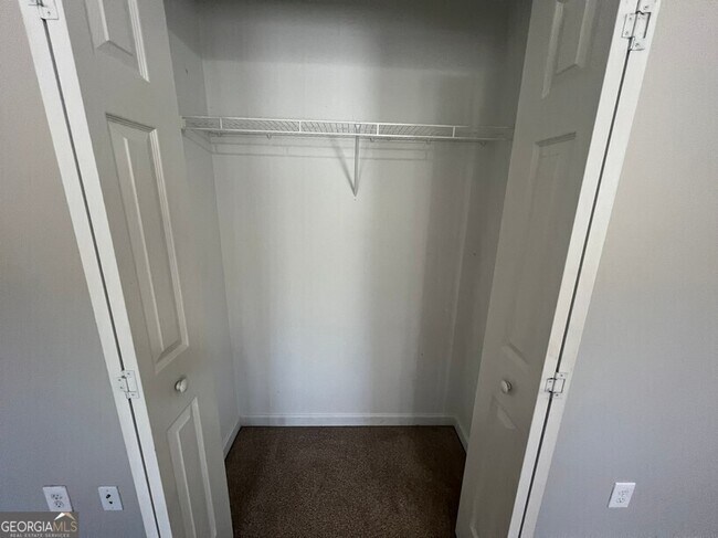 Building Photo - 309 Goldenrod Dr