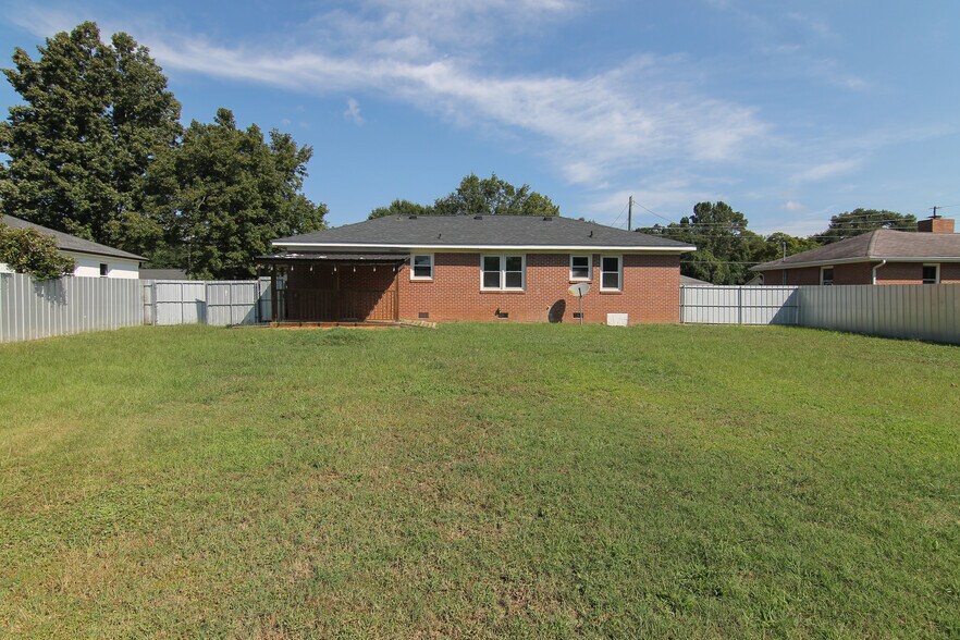 Building Photo - 1005 Green St