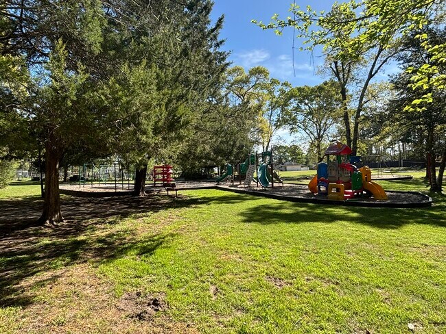 Building Photo - 119 April Waters Dr W