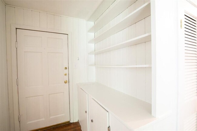 Building Photo - 1811 E 39th St