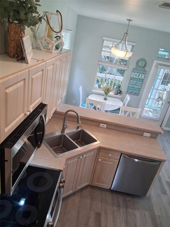 Building Photo - 216 Berry St