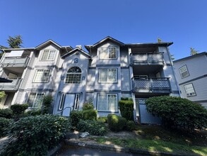Building Photo - Spacious 3 bed 1.75 bath top floor unit in Des Moines