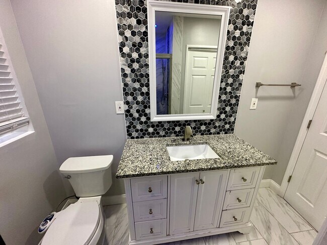Building Photo - Beautifully rehabbed unit in Tower Grove S...