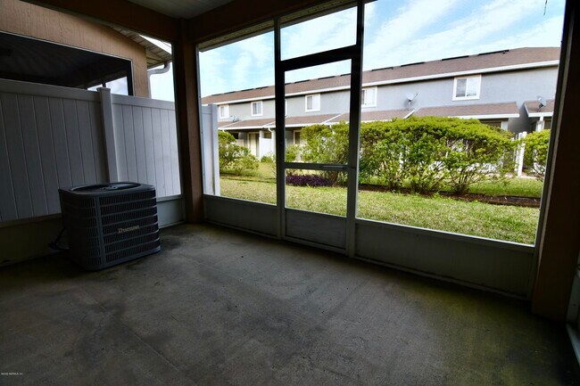 Building Photo - 2379 Sunset Bluff Dr