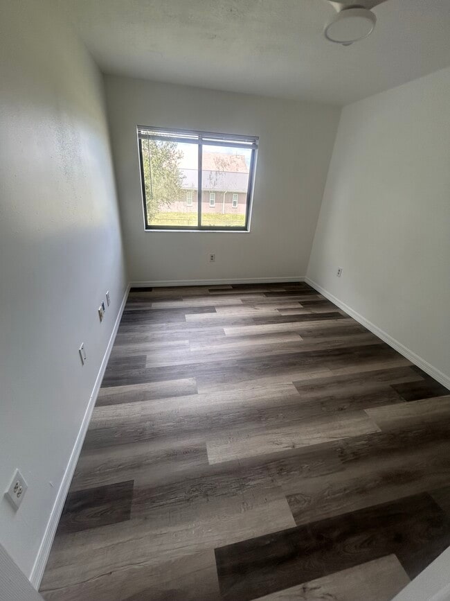 Building Photo - 16 Bogart Pl