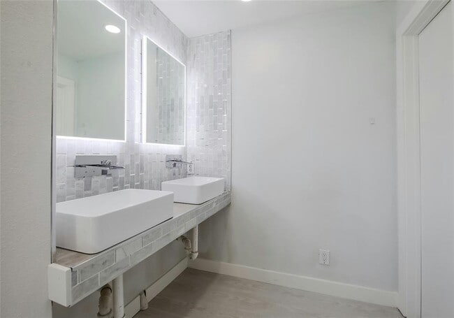 Building Photo - 8505 Spearman Dr
