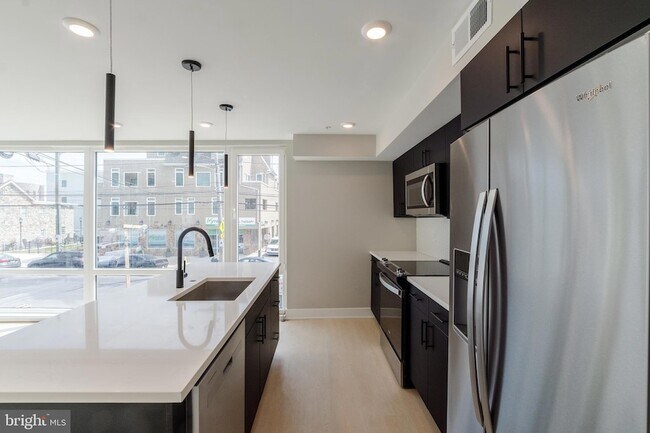 Building Photo - 6604 Ridge Ave