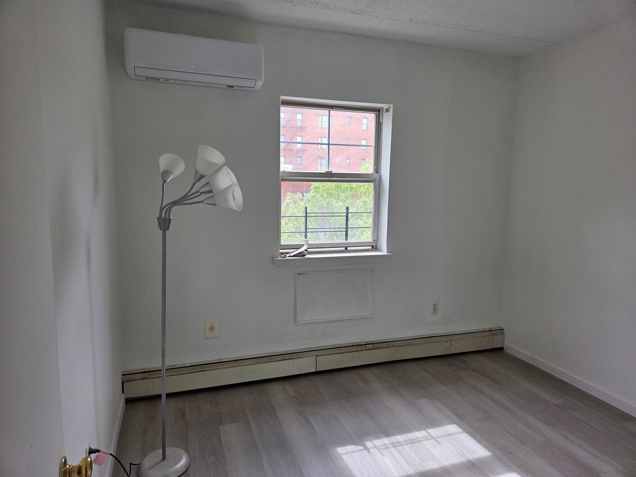 Building Photo - 832 Bryant Ave