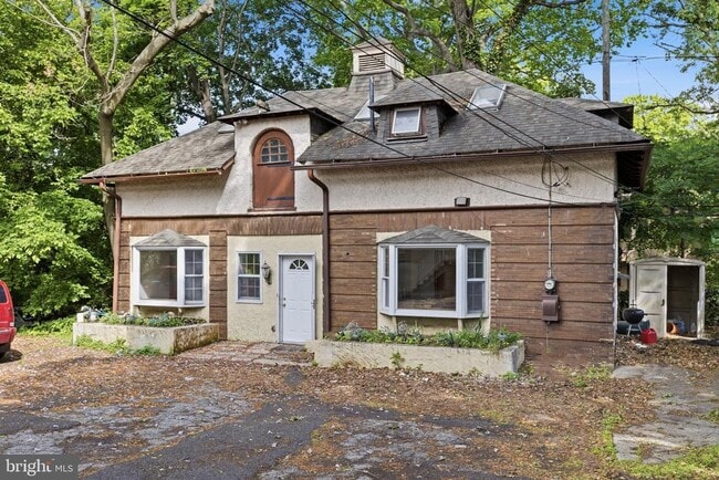Building Photo - 5939 Drexel Rd