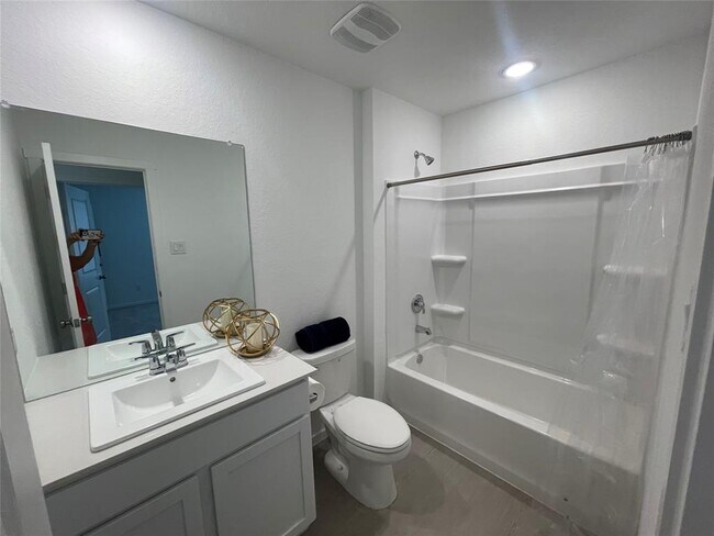 Building Photo - 202 Pastar Fls