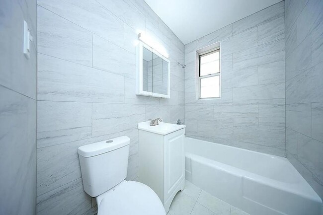 Building Photo - 2900 Ocean Ave