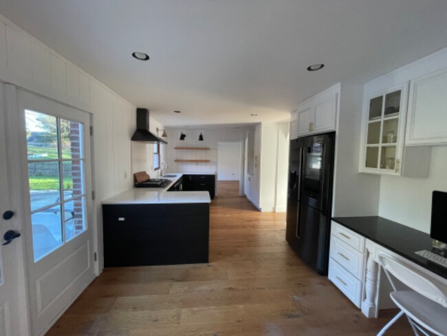 Building Photo - 2490 Dogwood Dr