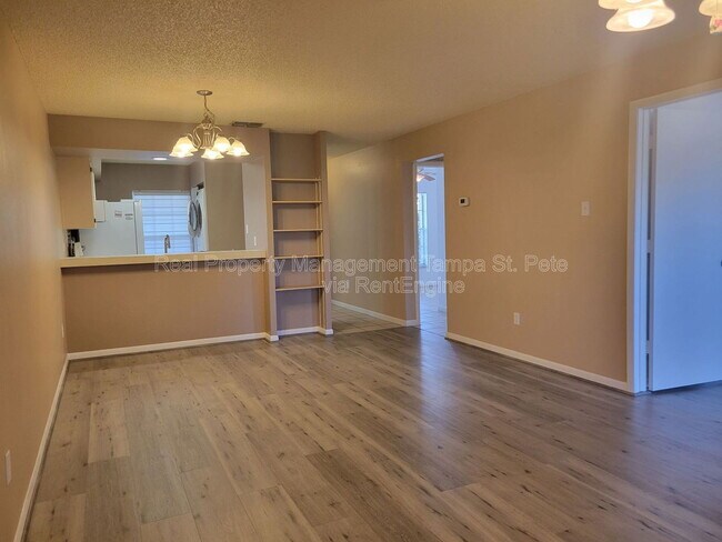 Building Photo - 4903 Myrtle Oak Dr