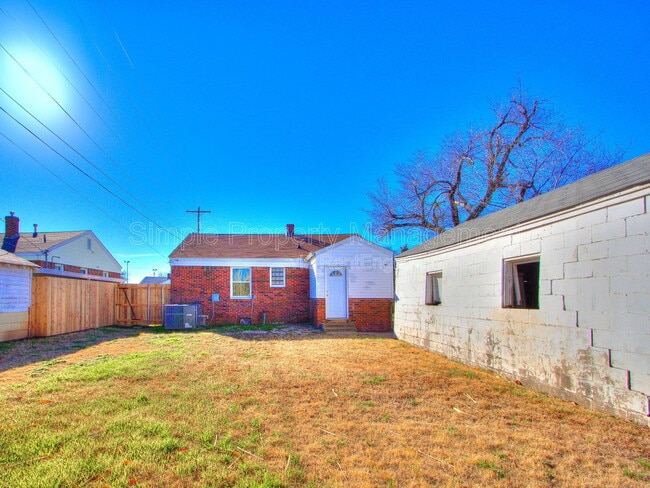 Building Photo - 517 E Boeing Dr