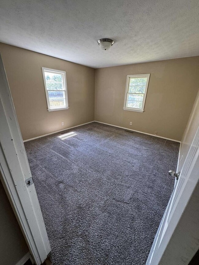 Building Photo - Cute 3 bedroom house in southwest Springfi...