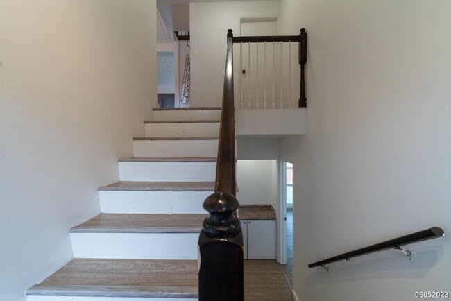 Building Photo - Spacious 4BR/2.5BA/2PKG Townhome with Ocea...