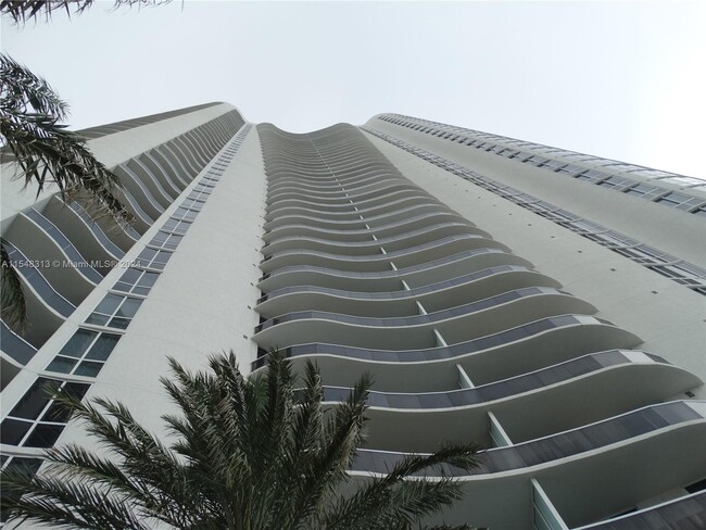 Building Photo - 15901 Collins Ave