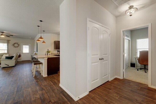 Building Photo - 5808 Ronee Leah Dr