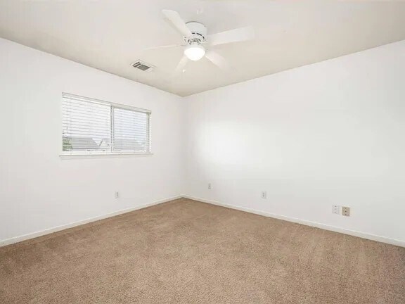 Building Photo - 20827 Settlers Lake Cir N