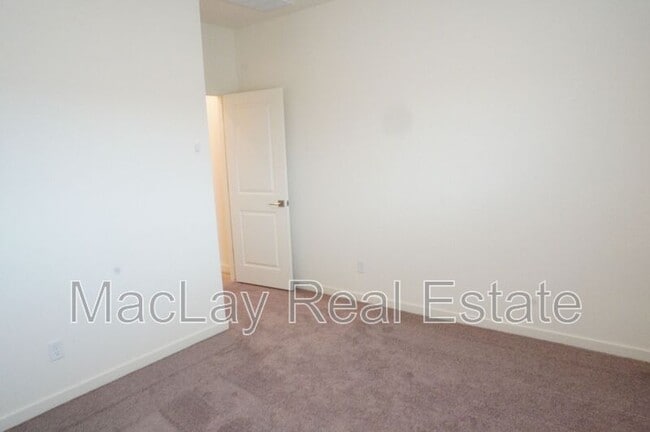 Building Photo - 4023 N Ghost Holw Wy