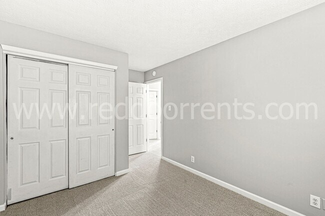 Building Photo - Cozy Fishers Home