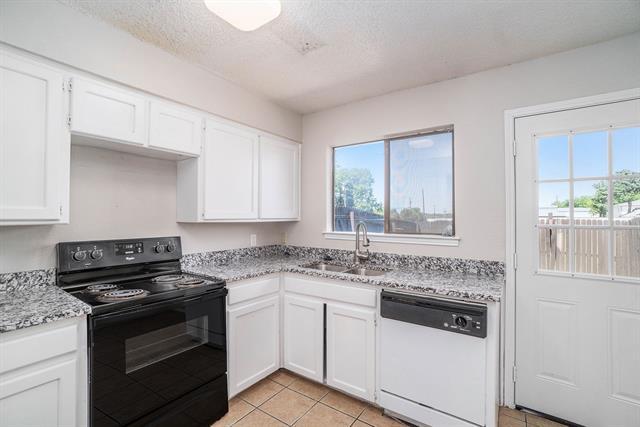 Building Photo - 3301 Aurora St