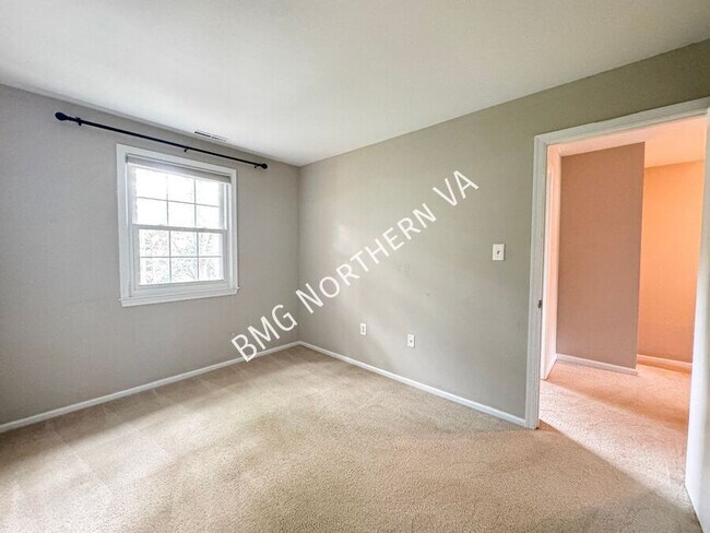 Building Photo - 566 Windover Ave NW