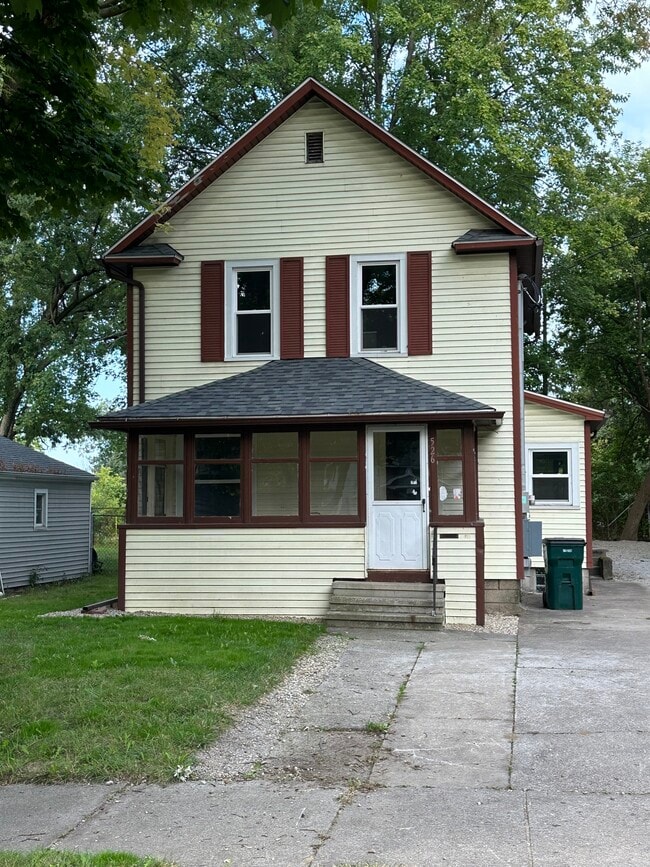 Primary Photo - 526 Beech St
